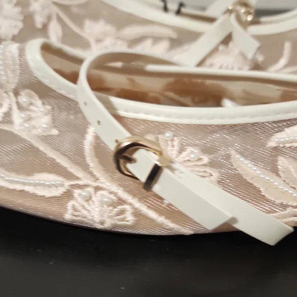 Zara Women's Beige Floral Flats - Picture 4 of 6